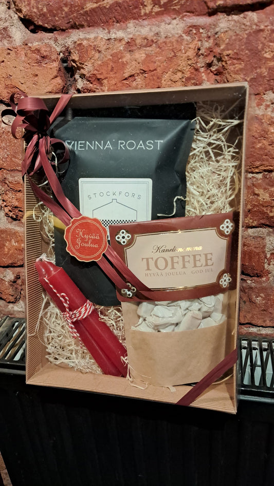 Joululahja 1: Vienna Roast -kahvi, punaiset joulukynttilät ja Kanelimamman toffeet