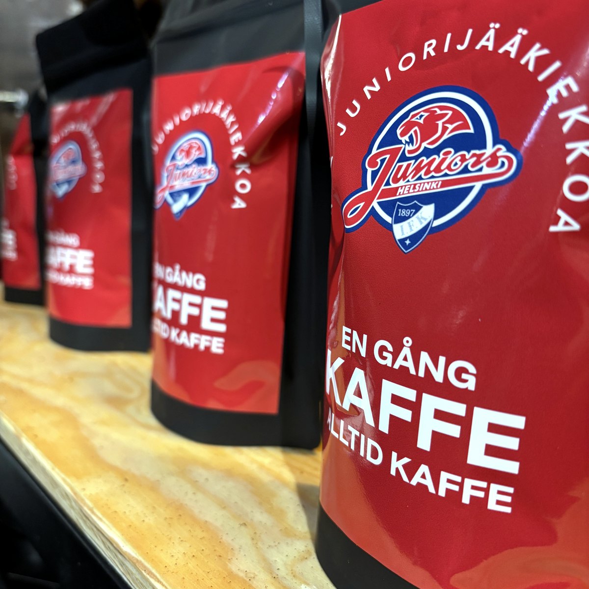 Logo coffee: HIFK junior ice hockey red coffee bags